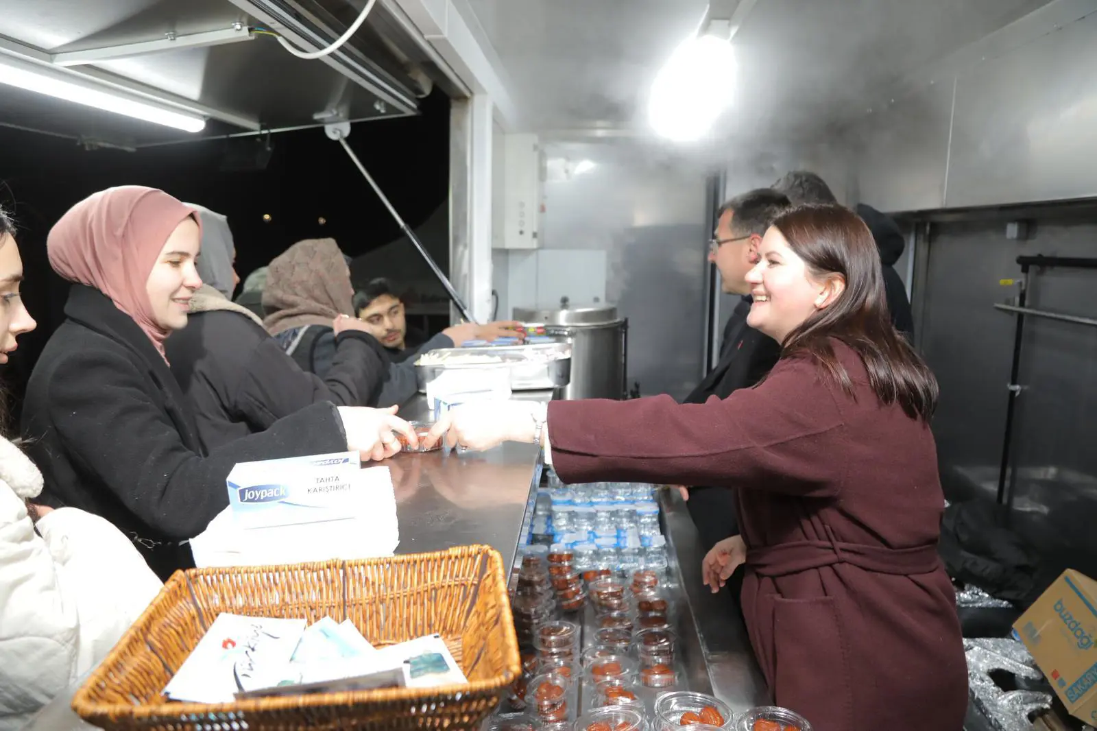 BAŞKAN FİLİZ GENCAN’DAN RAMAZAN MESAİSİ: "DAYANIŞMAYI DÜN OLDUĞU GİBİ BUGÜN DE BİRLİKTE BÜYÜTECEĞİZ" galeri görseli